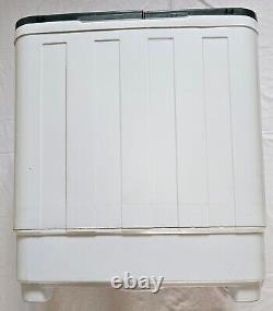 Medium sized washing machine, great quality, white colour, light weight