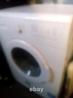 Lave-linge indépendant Beko WTL72051W. Coins arrondis.