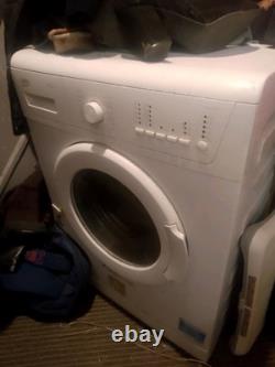 Lave-linge indépendant Beko WTL72051W. Coins arrondis.